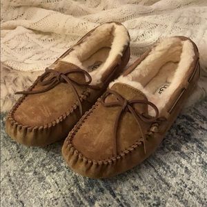 UGG Dakota Slippers! Color Chestnut, Size 8!